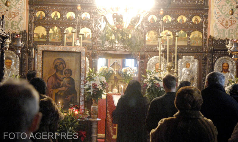 Slujbă de Sfântul Ștefan la Mănăstirea Pissiota cu Hramul Nașterea Maicii Domnului din comuna Poienarii Burchii, județul Prahova, Foto: AGERPRES