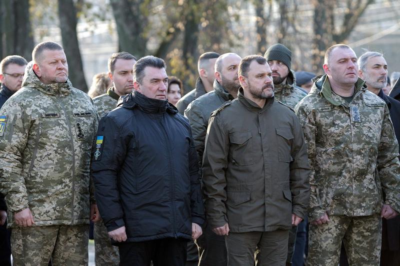 Oleksii Danilov (al doilea din stanga) alaturi de lideri militari si sefi ai serviciilor de informatii de la Kiev, Foto: Kirill Chubotin-Ukrinform / Sipa Press / Profimedia Images