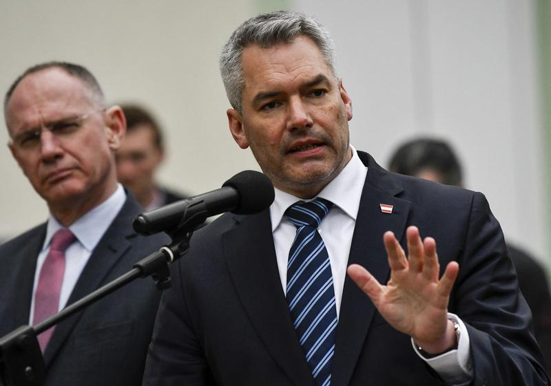 Cancelarul Karl Nehammer alaturi de ministrul sau de interne, Gerhard Karner, Foto: Nicolay Doychinov / AFP / Profimedia Images