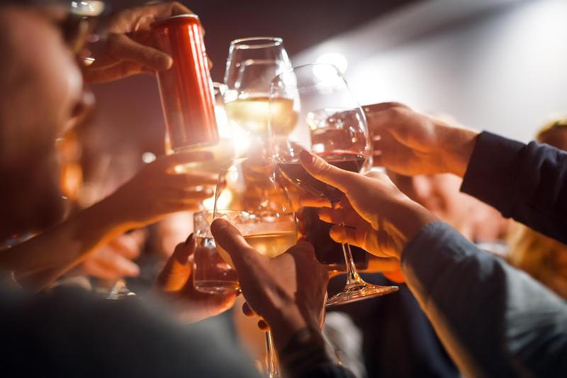 Excesul de alcool într-un timp foarte scurt crește riscul de ciroză hepatică indusă de alcool, Foto: © Magryt | Dreamstime.com