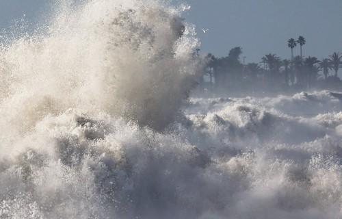 Coasta Californiei, lovita de valuri uriase, Foto: MARIO TAMA / Getty images / Profimedia