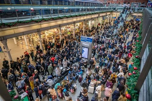 Haos în transporturi în Marea Britanie, după inundarea unor tuneluri de cale ferată, Foto: Alex Lentati/LNP / Shutterstock Editorial / Profimedia