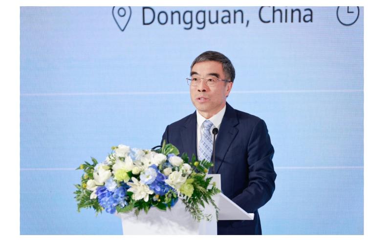 Dr. Liang Hua, Președintele Huawei, adresându-se audienței la Forumul de Sustenabilitate, Foto: Huawei