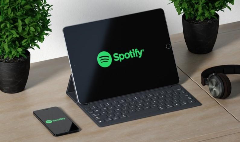 Aplicația Spotify pe iPhone și iPad, Foto: © Sandunrmstjobs | Dreamstime.com