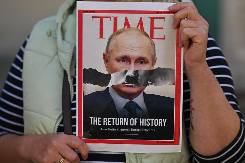 Coperta revistei Time care l-a comparat pe Putin cu Hitler în februarie 2022, Foto: ASWphoto / Alamy / Alamy / Profimedia