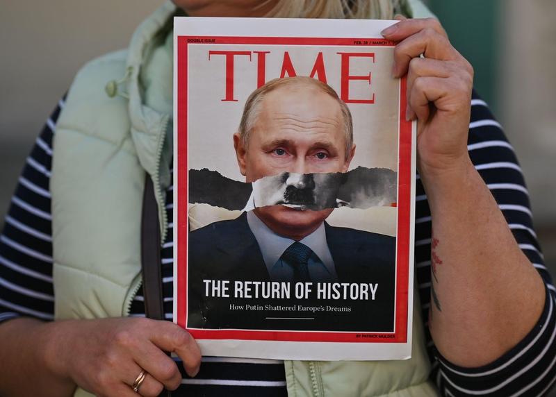 Coperta revistei Time care l-a comparat pe Putin cu Hitler în februarie 2022, Foto: ASWphoto / Alamy / Alamy / Profimedia