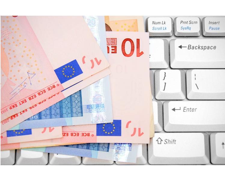 bani-euro-computer, Foto: Dreamstime