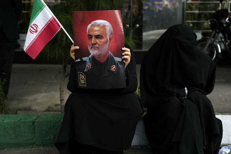 Portret al generalului iranian Qassem Soleimani, Foto: Vahid Salemi / AP / Profimedia