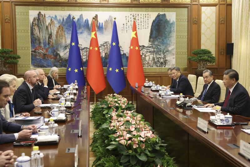 Delegatiile Chinei si ale UE la summitul de la Beijing, Foto: Dario Pignatelli / AFP / Profimedia Images