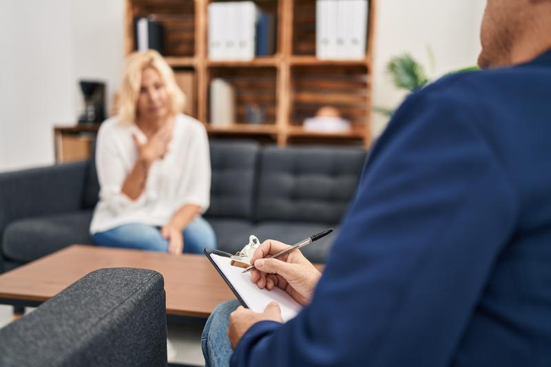 Pentru multe probleme de anxietate, terapia este adesea cea mai eficientă opțiune., Foto: © Aaron Amat | Dreamstime.com