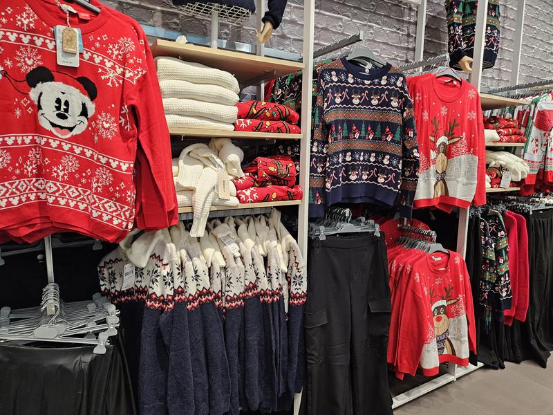 Tornada rosie si goana dupa cadouri, Foto: Hotnews / Florin Barbuta