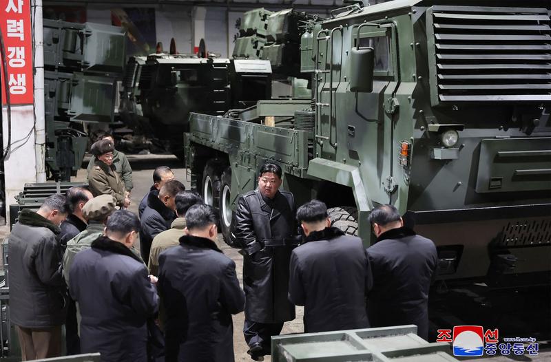 Kim Jong Un in vizita la o fabrica de armament, Foto: STR / AFP / Profimedia