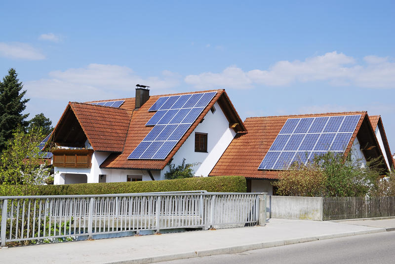 Panouri fotovoltaice pe acoperiș, Foto: Manfredxy | Dreamstime.com