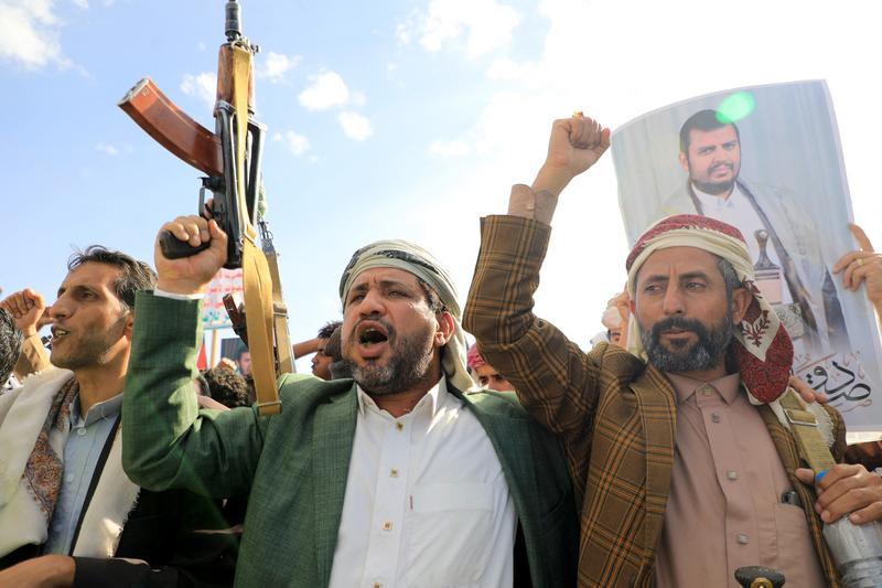 Rebeli houthi cu portretul lui ​Abdul Malik al-Houthi, Foto: MOHAMMED HUWAIS / AFP / Profimedia