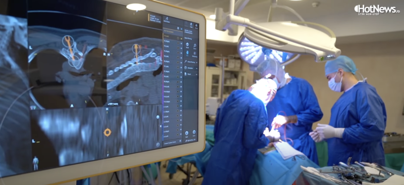 VIDEO Come ricostruire una colonna vertebrale con la più recente tecnologia neurochirurgica al mondo?  Procedura complessa e minimamente invasiva per il paziente del MedLife Humanitas Hospital di Cluj