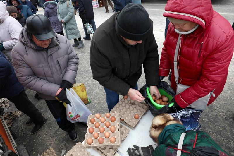 Ouale au ajuns sa fie vandute la bucata in unele regiuni ale Rusiei, Foto: Pavel Kolyadin / TASS / Profimedia Images