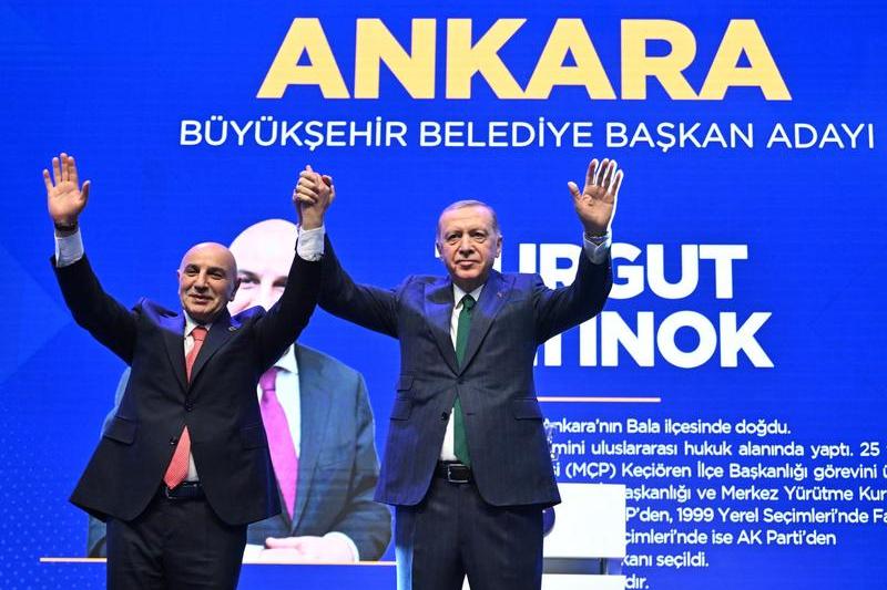 Recep Tayyip Erdogan și candidatul AKP la primăria Ankarei, Turgut Altinok, Foto: Emin Sansar / AFP / Profimedia