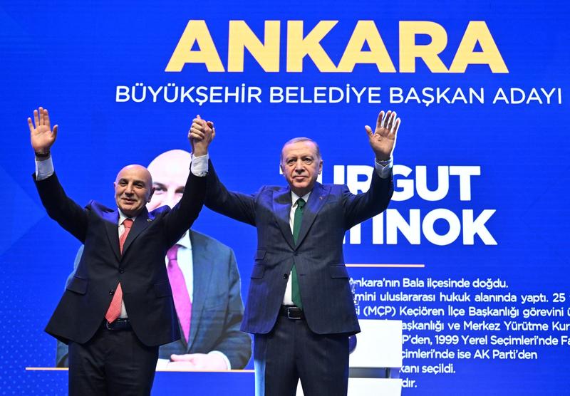 Recep Tayyip Erdogan și candidatul AKP la primăria Ankarei, Turgut Altinok, Foto: Emin Sansar / AFP / Profimedia