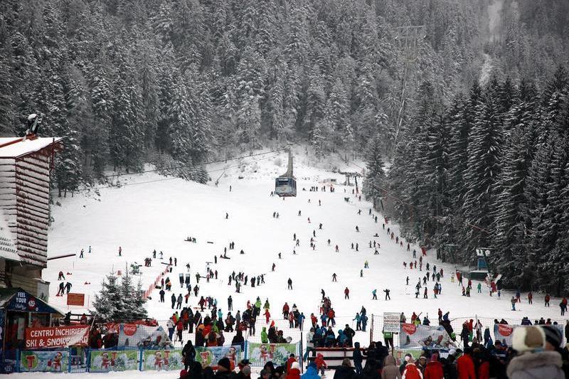 Turiști pe o pârtie de schi din Poiana Brașov, Foto: Inquam Photos / Virgil Simonescu