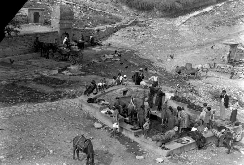 Sacagii din Bucuresti, in mahalaua Viilor in anii 1930-1940, Foto: AGERPRES