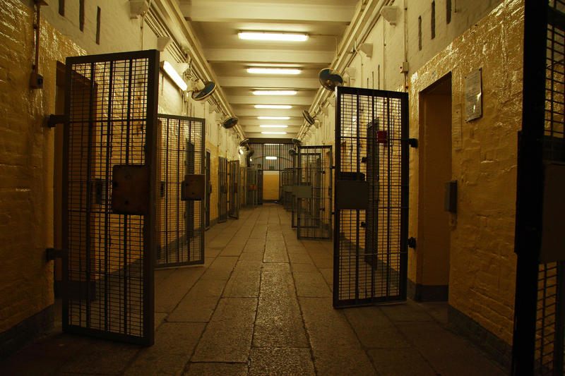Târgu Jiu: Hackerul din penitenciar a manipulat sumele de bani