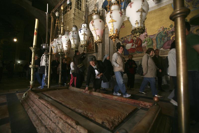 Pelerini la Biserica Sfântului Mormânt din Ierusalim, Foto: Horizons / ton Koene / akg-images / Profimedia