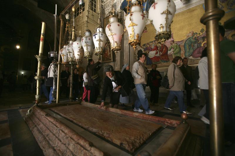 Pelerini la Biserica Sfântului Mormânt din Ierusalim, Foto: Horizons / ton Koene / akg-images / Profimedia