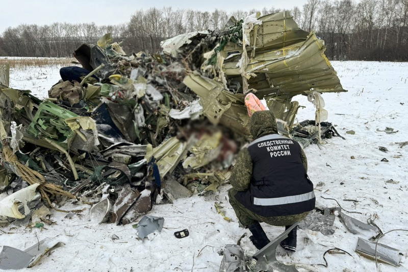 Resturi din avionul rusesc doborât în Belgorod. Moscova susține că a recuperat cutiile negre și fragmente de rachetă, Foto: TASS / TASS / Profimedia