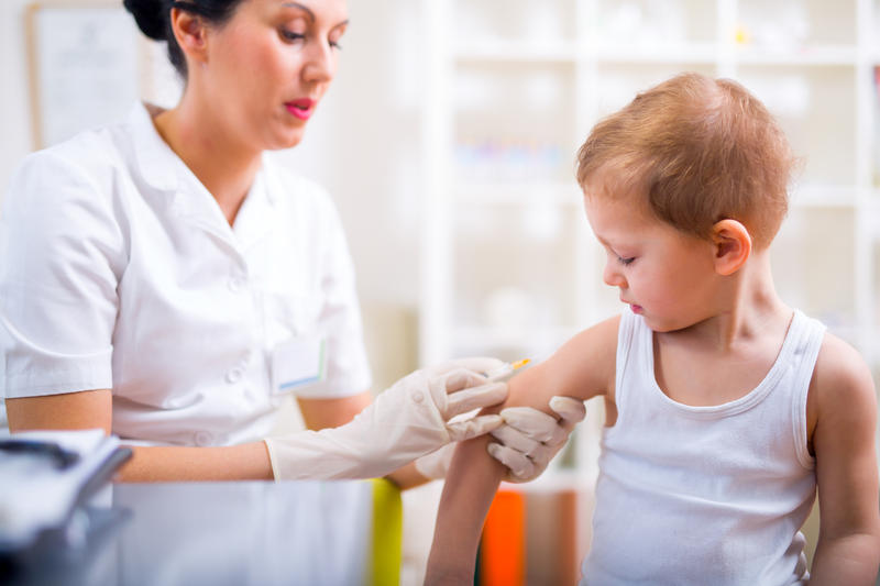 Vaccinul ROR protejează copiii împotriva rujeolei, oreionului și rubeolei. , Foto: © Jovanmandic | Dreamstime.com