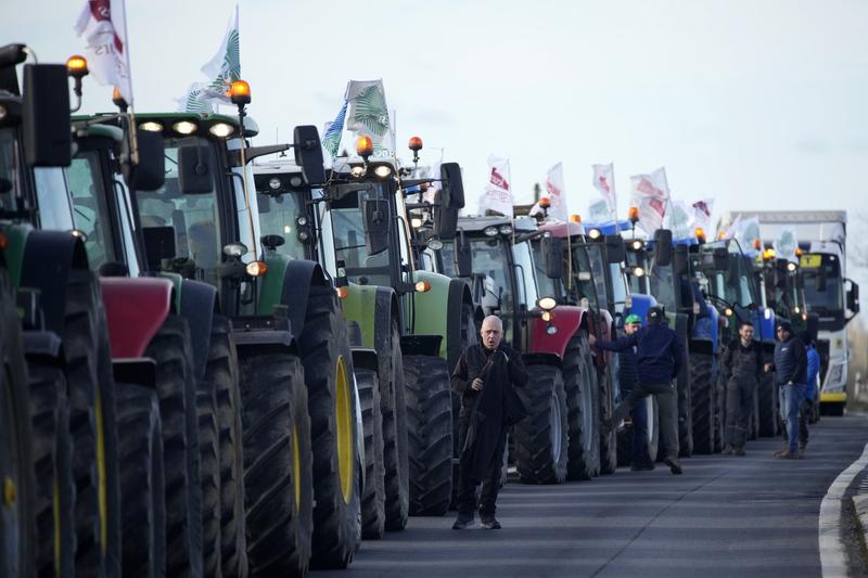 Protest al fermierilor francezi pe autostrada A1 care duce la Paris, Foto: Christophe Ena / AP - The Associated Press / Profimedia