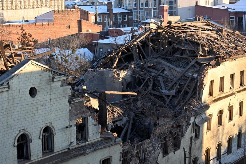 Clădire civilă din Harkov lovită de ruși în noaptea de 16 spre 17 ianuarie, Foto: SERGEY BOBOK / AFP / Profimedia