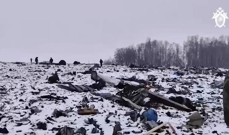 Imagini difuzate de Rusia de la locul prăbușirii avionului militar de transport Iliuşin Il-76, Foto: Russian Investigative Committee / AP / Profimedia