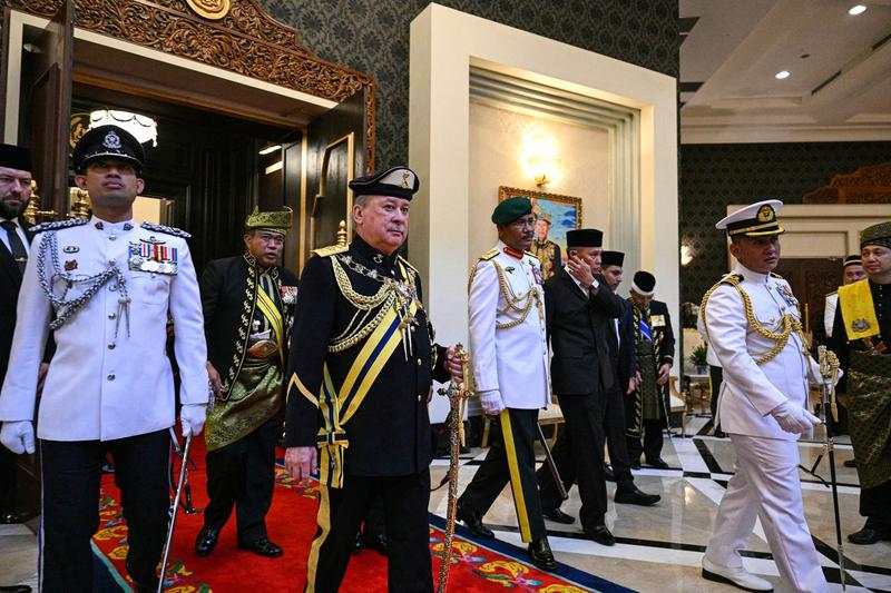 Ibrahim Sultan Iskandar (centru), Foto: Mohd RASFAN / AFP / Profimedia