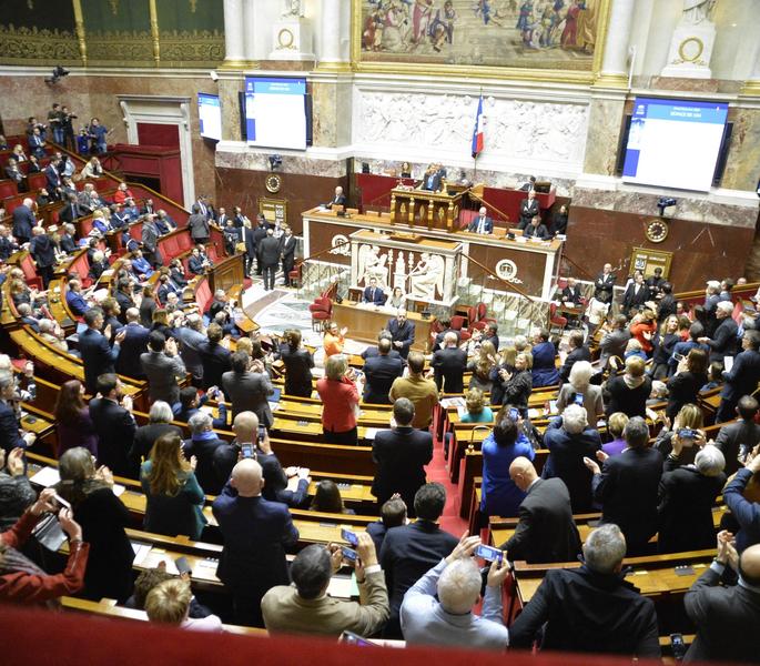 Criza politică în Franța: Guvernul Barnier demis prin moțiune de cenzură