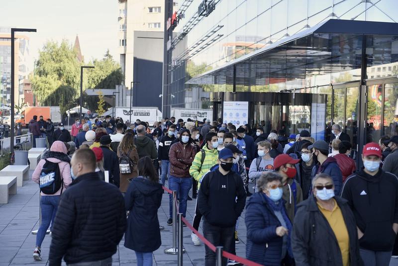 La inaugurarea centrului comercial din Centrul Civic al Brașovului (octombrie 2020), Foto: Inquam Photos / Alex Nicodim