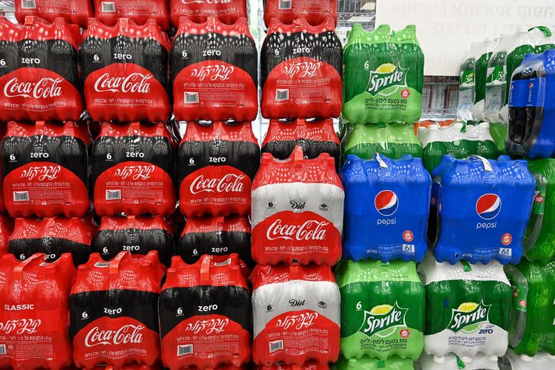 Sucuri Pepsi, Coca-Cola si altele intr-un supermarket, Foto: Ren van den Berg / Alamy / Profimedia Images