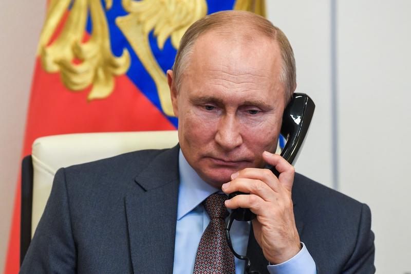 Vladimir Putin vorbind la telefon, Foto: Alexei Nikolsky / TASS / Profimedia Images