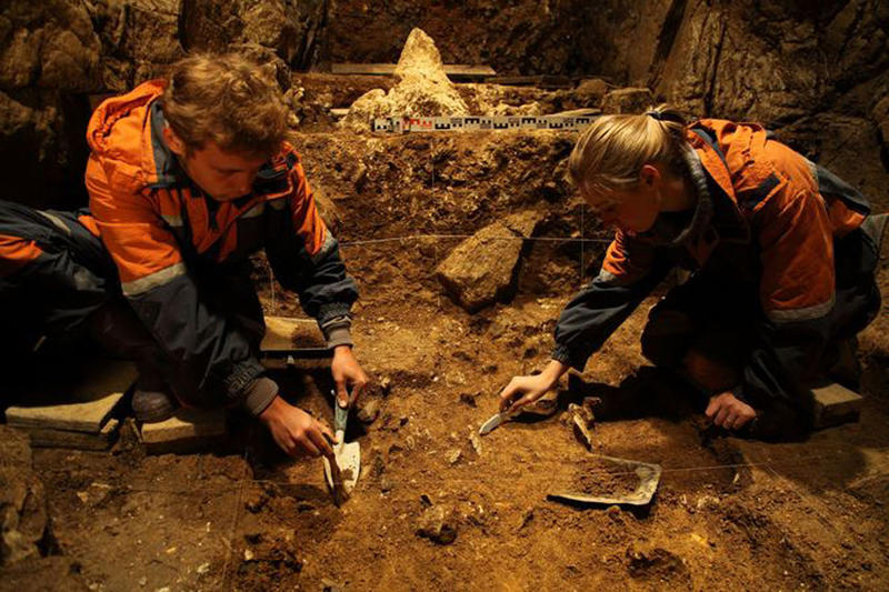 săpături arheologice în peșteră, Foto: IAET SB RAS / WillWest News / Profimedia