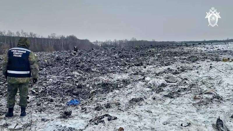 Imagini difuzate de Rusia de la locul prăbușirii avionului militar de transport Iliuşin Il-76, Foto: Russian Investigative Committee / AP / Profimedia