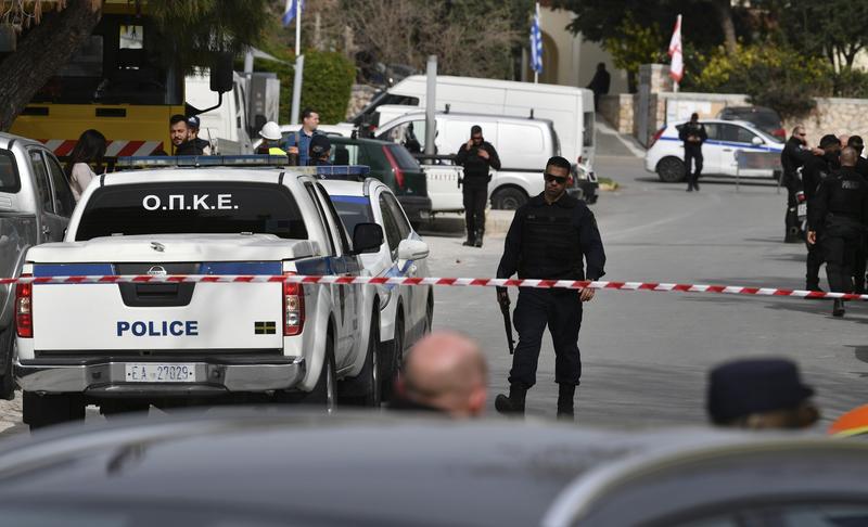 Trei persoane au fost ucise de un fost angajat al unei companii maritime din Grecia, care s-a sinucis ulterior, Foto: Michael Varaklas / AP / Profimedia