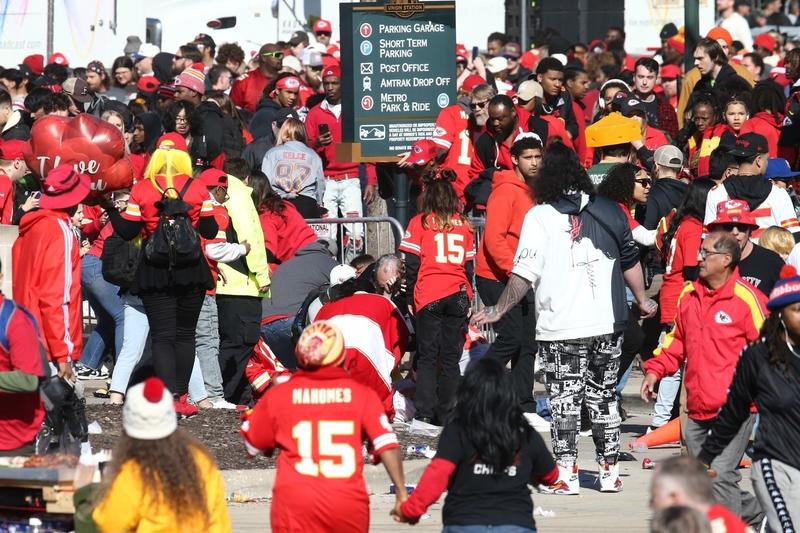 Focuri de armă în timpul paradei echipei Kansas City Chiefs, câștigătoarea Super Bowl, Foto: MiamiPIXX / BACKGRID / Backgrid USA / Profimedia