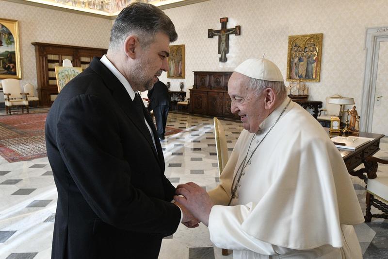 Marcel Ciolacu si Papa Francisc, Foto: Guvernul Romaniei