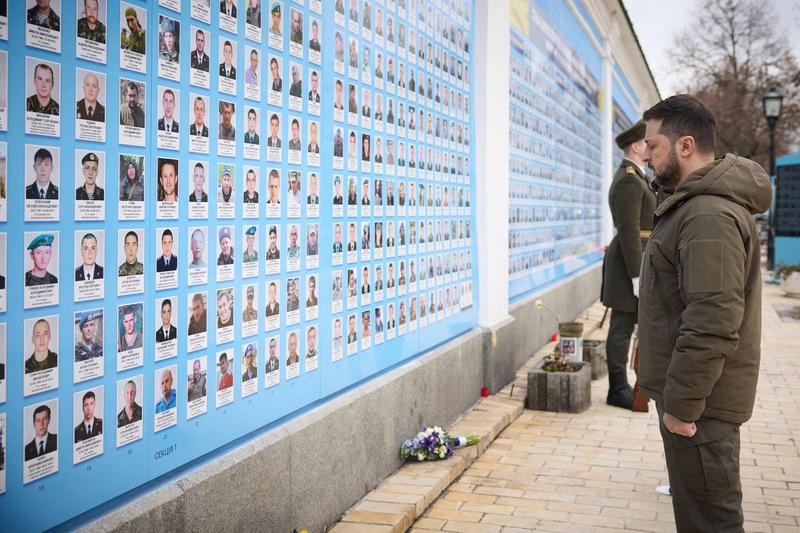 Presedintele Volodimir Zelenski la un memorial al soldatilor ucraineni cazuti in lupta, Foto: Ukraine Presidents Office / Alamy / Profimedia