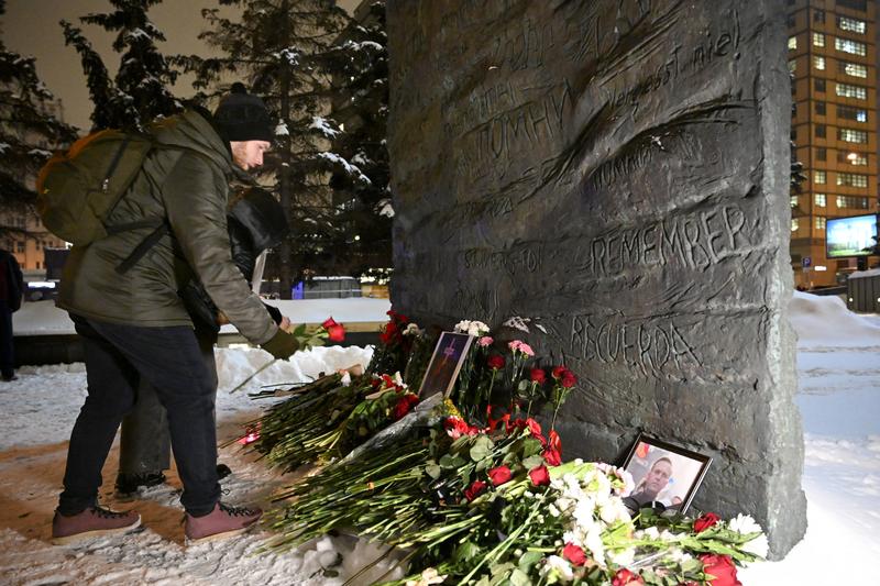 oamenii ii aduc un ultim omagiu lui Aleksei Navalnii la Moscova, Foto: Dmitry Serebryakov / AP / Profimedia