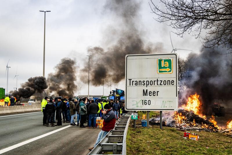 Fermierii belgieni blochează punctul de trecere a graniței între Olanda și Belgia, Foto: Hollandse Hoogte / Shutterstock Editorial / Profimedia