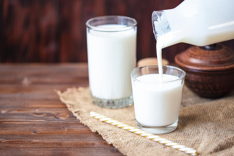 Iaurtul și kefirul sunt printe produsele lactate fermentate, ce ajută sistemul digestiv, Foto: © Natalya Stepowaya | Dreamstime.com