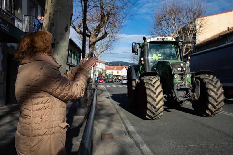 Fermieri spanioli se îndreaptă cu tractoare spre centrul orașului Madrid în a 16-a zi de proteste, Foto: Rafael Bastante / Zuma Press / Profimedia