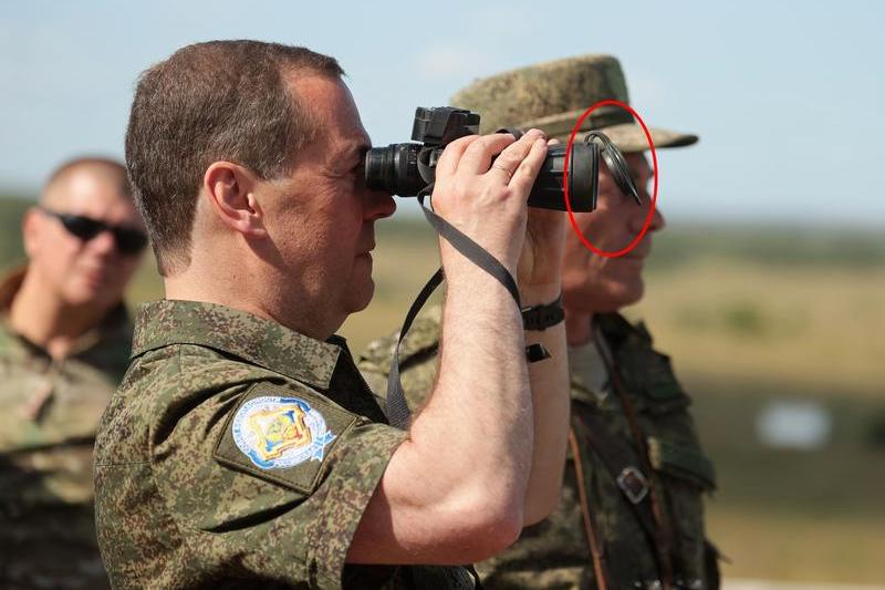 Dmitri Medvedev in una dintre fotografiile oficiale pe care presa rusa i le-a facut dupa inceperea invaziei in Ucraina, Foto: Ekaterina Shtukina / Sputnik / Profimedia Images