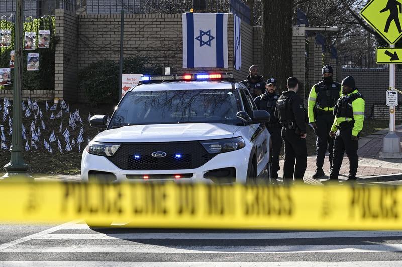 Un militar american și-a dat foc în fața Ambasadei Israelului din Washington în semn de protest față de războiul din Gaza, Foto: Celal Gunes / AFP / Profimedia