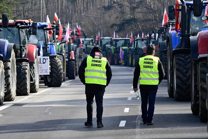 Fermierii polonezi au blocat autostrada A2 care trece in Germania, Foto: John MACDOUGALL / AFP / Profimedia